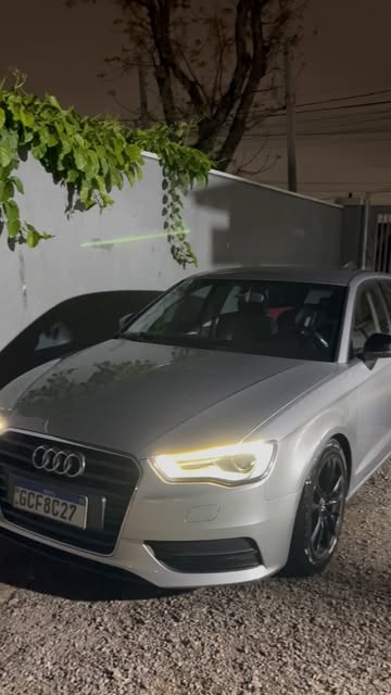 Audi com acabamento brilhante apresentado pela Garage Culture