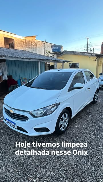 Lavagem detalhada de um Onix divulgada pela Garage Culture